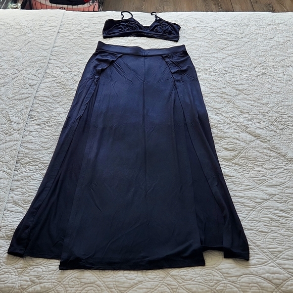 2 piece outfit - crop top & open leg skirt Large Petite - Picture 3 of 7
